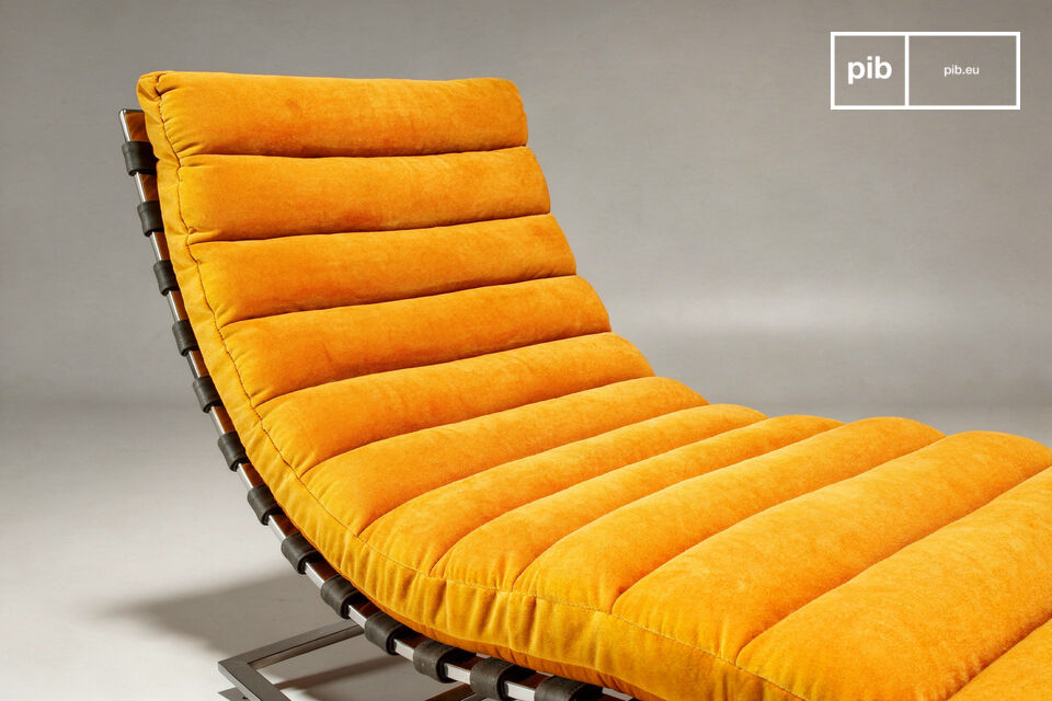 This upholstery work allows for even distribution of the padding across the entire curve