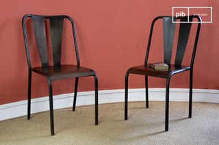 Chaise en métal
