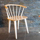 Jolie chaise scandinave en toute sobriété.