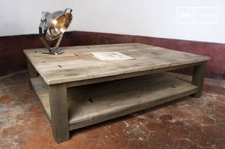 Coffee table with metal diamonds