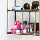 Enhance your objects with its glass walls.