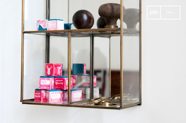 Enhance your objects with its glass walls.