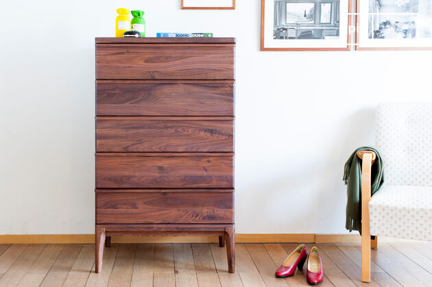 Commode 5 tiroirs en noyer  Hemët