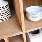 Los nueve compartimentos para botellas le confieren un carácter funcional.