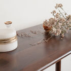 El tablero de madera de acacia es particularmente estético y refinado.