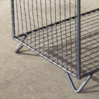 Mueble muy estable sobre sus pequeñas pies triangulares.