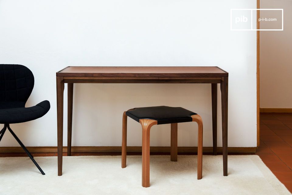 Le linee slanciate conferiscono alla console un aspetto distinto.
