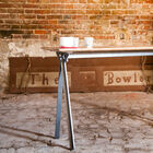 la structure métallique rappelle les poutres d'aciers tout droit sorties de hauts-fourneaux.