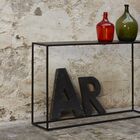 une identité résolument inspirée par le design industriel.