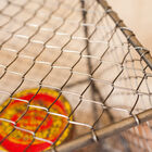 La structure est entièrement conçue en métal tressé à la main.