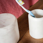 Ideale come portaspazzolino da denti o portamatite.