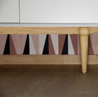 Una bella base in legno con graziosi pattini.