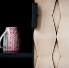 Le linee del legno sono ultra grafiche.