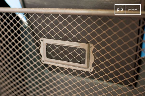 All-metal mesh storage space.