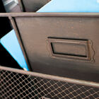 Mooi contrast tussen het gaasgedeelte en de etikethouder.