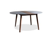 Ronde, uitschuifbare walnotenhouten tafel