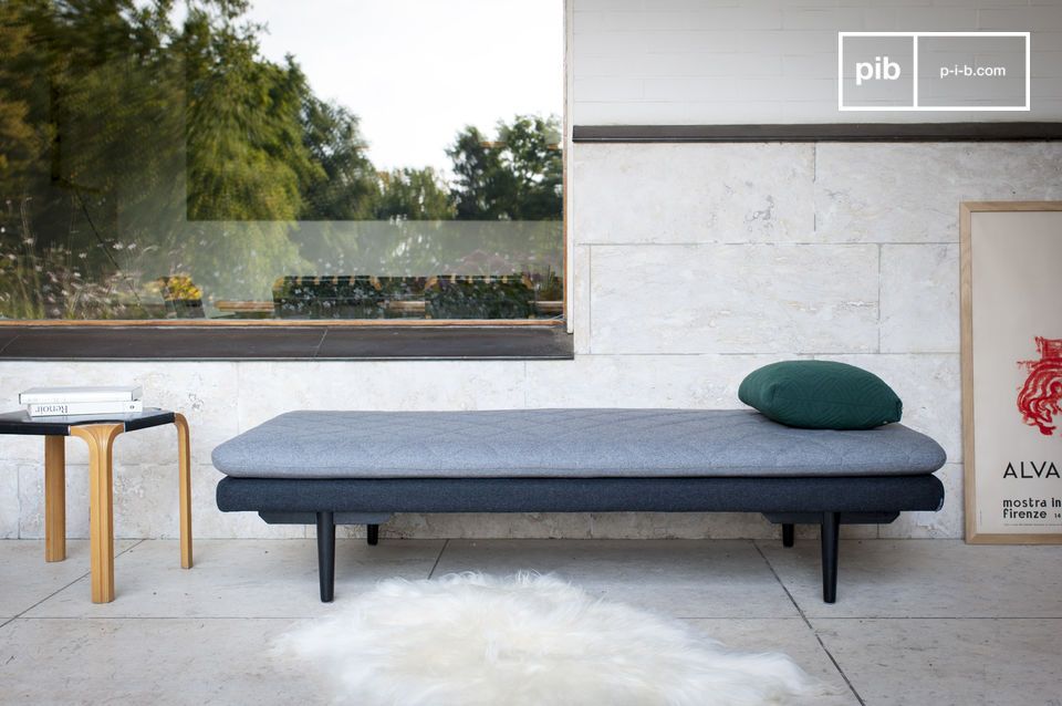 Un lit de jour qui allie formes simples et confort dans le plus pure style scandinave.