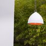 Das hübsche Interieur verbreitet ein weiches orangefarbenes Licht.
