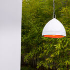 Das hübsche Interieur verbreitet ein weiches orangefarbenes Licht.