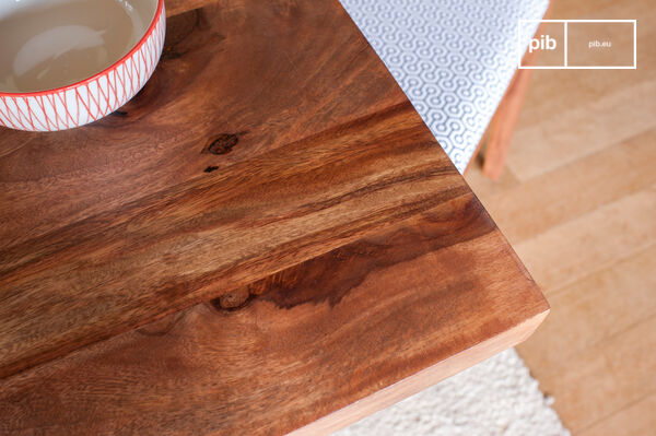 The tray has a nice color.