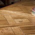 The tray is nicely textured, but does not interfere with the stability of the objects.