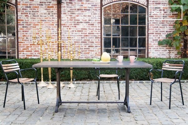 The table has a very simple and elegant finish.