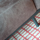 La sua robusta base in metallo è leggera