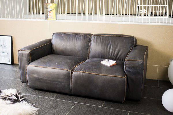 Una seduta profonda e una densità di schiuma che offre un piacevole livello di comfort.