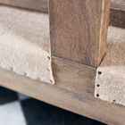 Il tessuto di juta rende questo modello unico..