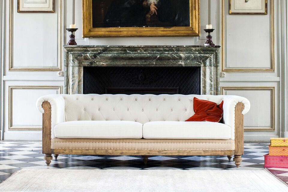 Grande divano Chesterfield in lino e cotone color écru Montaigu