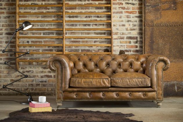 Divano Chesterfield a 2 posti in pelle color fulvo Saint Paul