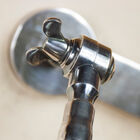 Ottone rivestito in argento per un effetto loft.