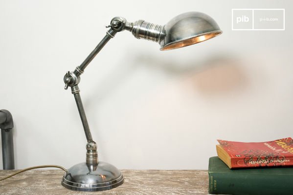 Zware voet voor een perfecte stabiliteit.