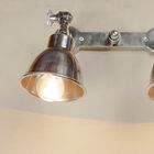 Retro lijnen en 100% metalen behuizing.