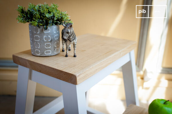 The tray is made of a pretty varnished solid ash.