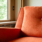 This sofa in thick, super-soft velvet offers a firm welcome and plush comfort