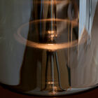 De hanglamp is mooi getint.