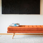 An atypical velvet bench, an eye-catching element in your entrance.