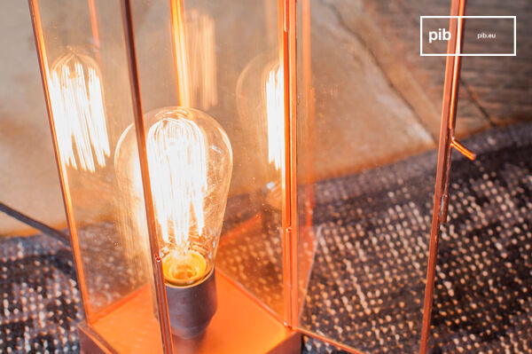 The Emma Lantern is a vintage fixture that is sure to seduce you with its vintage style charm