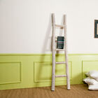 Un toque natural para colgar la ropa de casa.