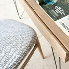 Hermosa combinación de madera maciza y acero.