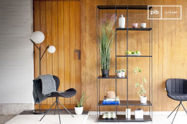 Gran y generoso mueble de almacenaje con espíritu minimalista.