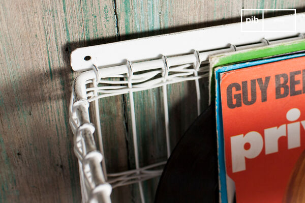 L\'étagère tressée Amelia White saura vous séduire par sa praticité