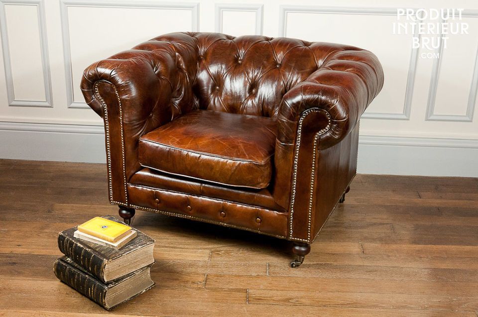 Un fauteuil Chesterfield 100% cuir vielli