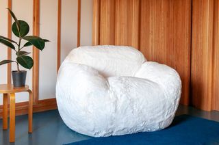 Fauteuil en fourrure blanc