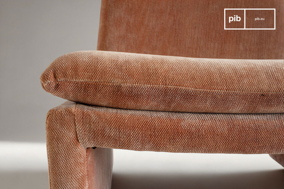 Le tissu habille intégralement le piètement en U