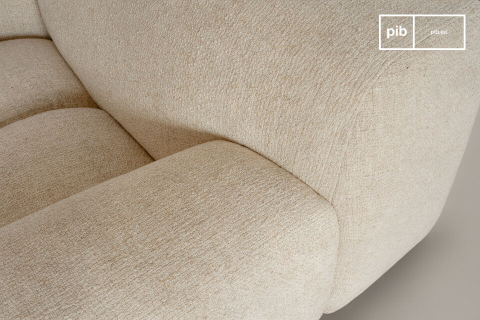 Réduit à l\'essentiel avec quatre segments, ce fauteuil s\'apparente à un nuage textile