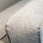 Le tissu gris chiné lui confère un style vintage 50.