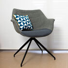 Fauteuil tout en rondeur aux lignes scandinaves.