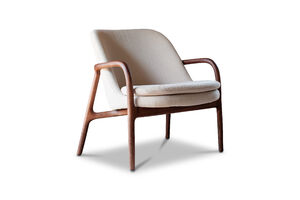 Fauteuil van massief essenhout met ecru bouclé Nodia